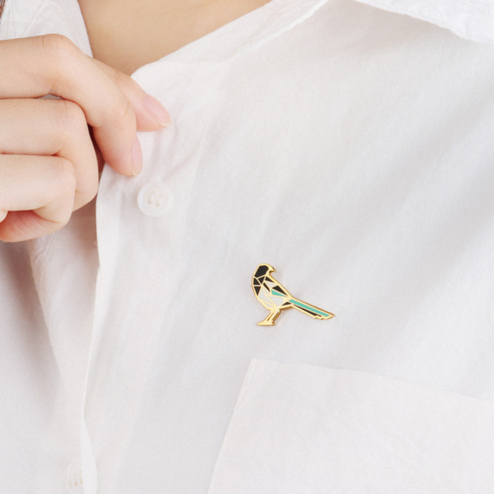 Fanli Enamel Pin "Magpie"