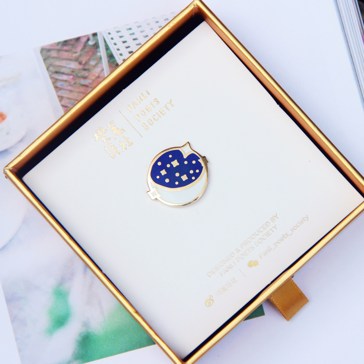 Fanli Enamel Pin "Moon"
