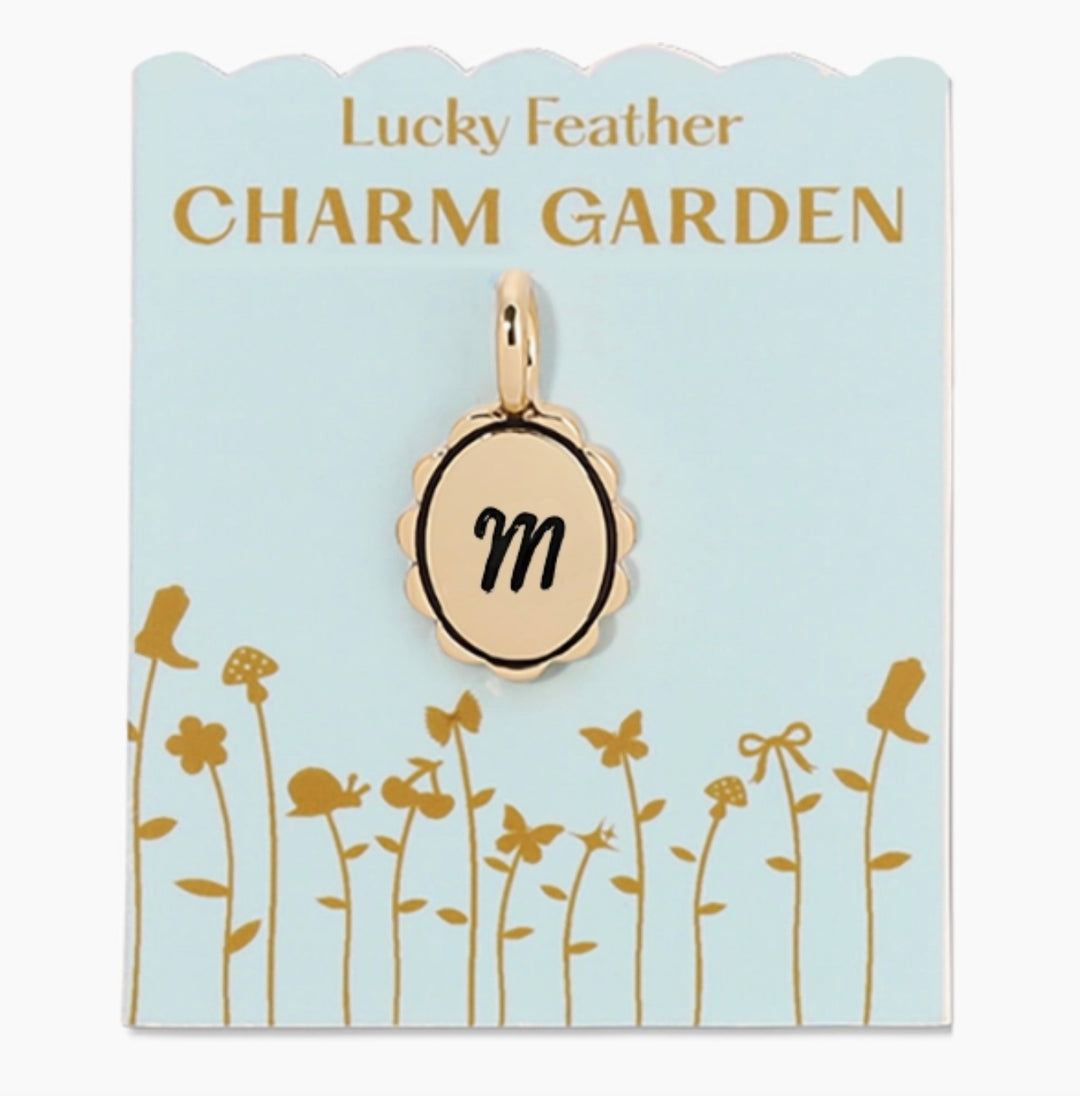 Gold Scallop M Charm