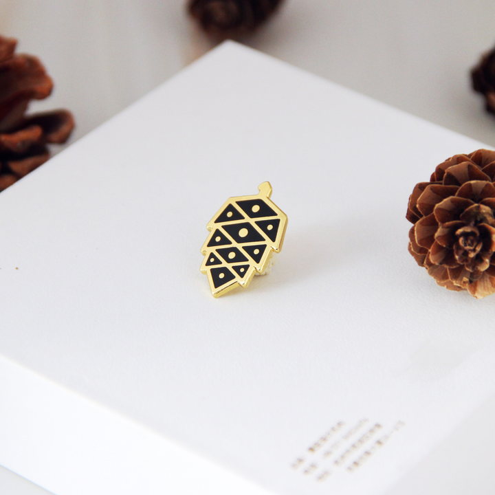 Fanli Enamel Pin "Pinecone"
