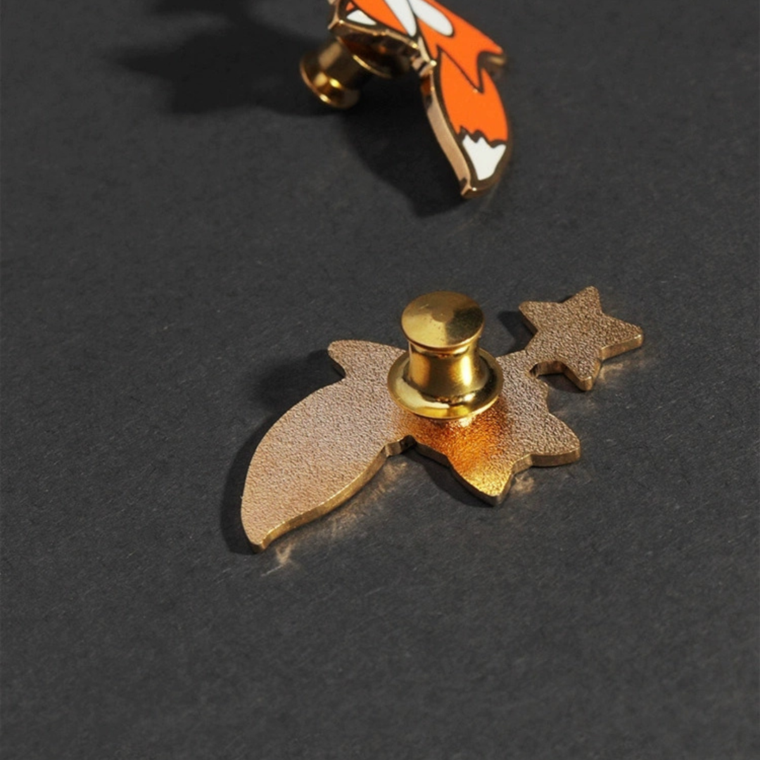 Fanli Enamel Pin "Dreaming Fox"